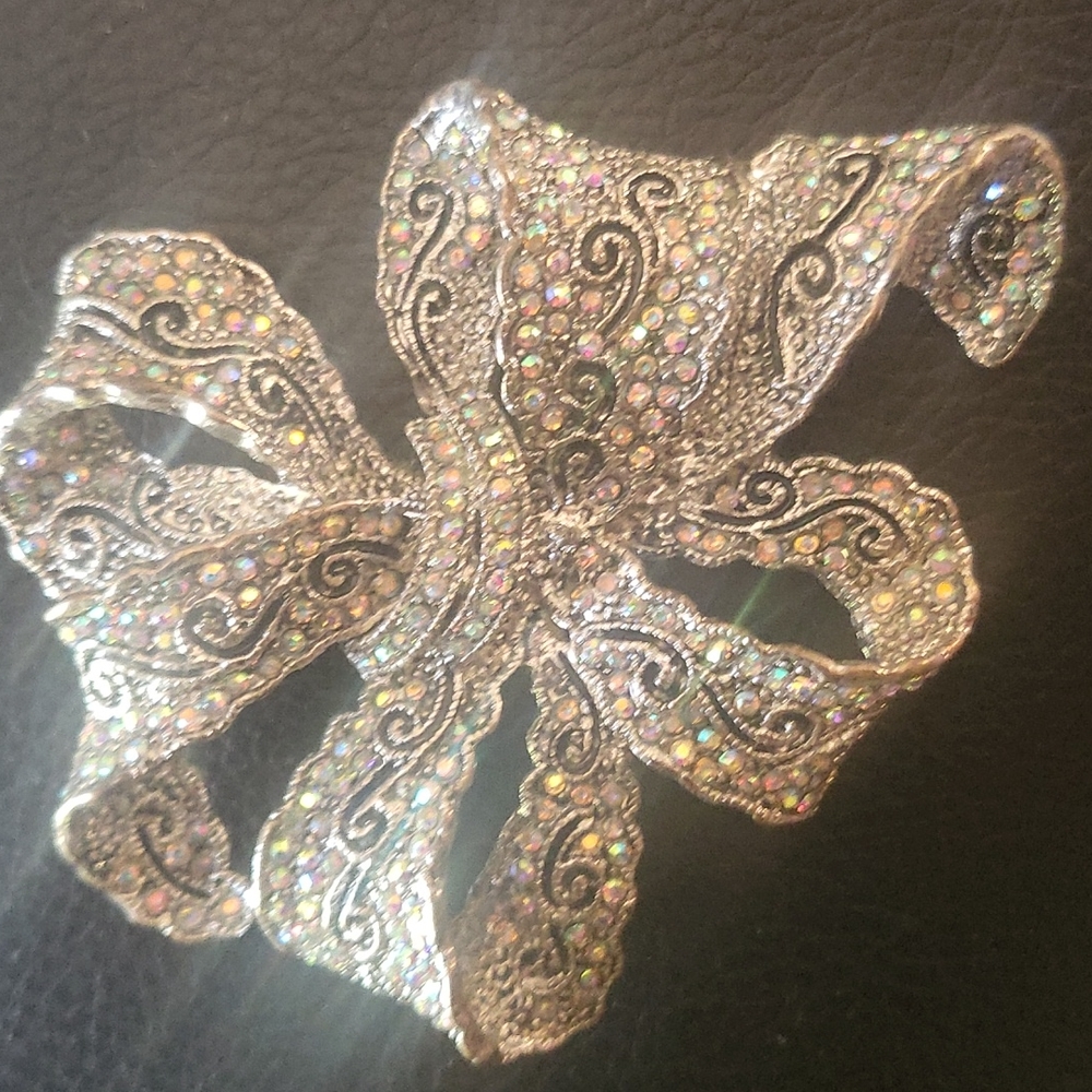 Beautiful brooch. Pin. Clasp for necklace